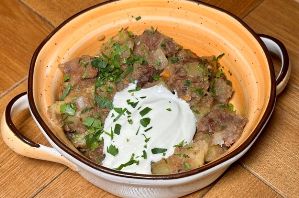 Жаркое по-домашнему со свининой и сметаной