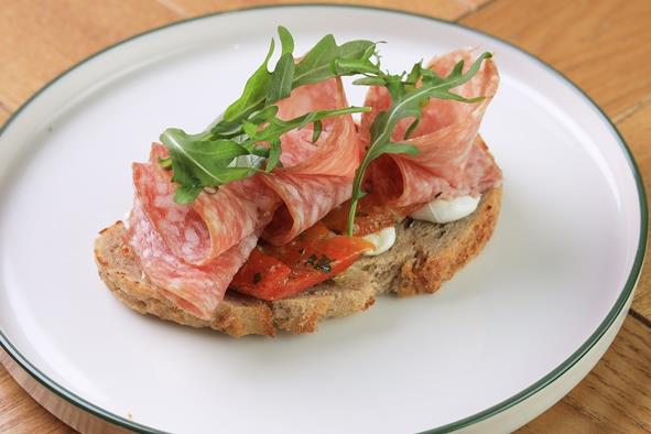 Брускетта с салями 2шт