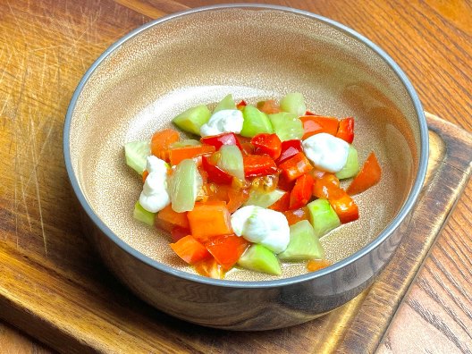 Салат Овощной с сыром и маслом Салат Овощной с сыром и маслом