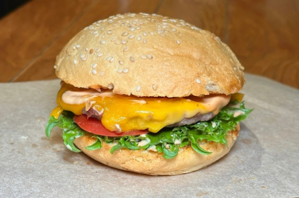 Фирменный бургер с котлетой из мраморной говядины