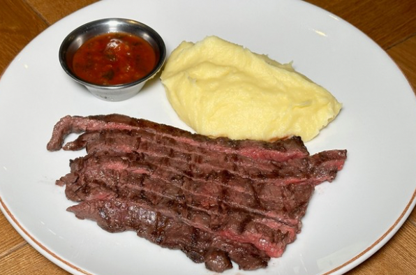 Стейк Стриплоин Мачура с картофельным пюре и соусом сальса