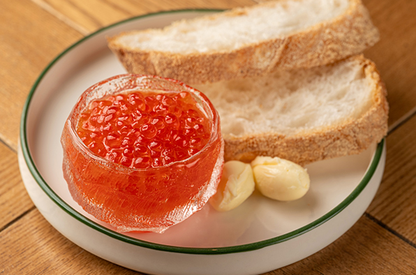 Красная икра с маслом и чиабаттой