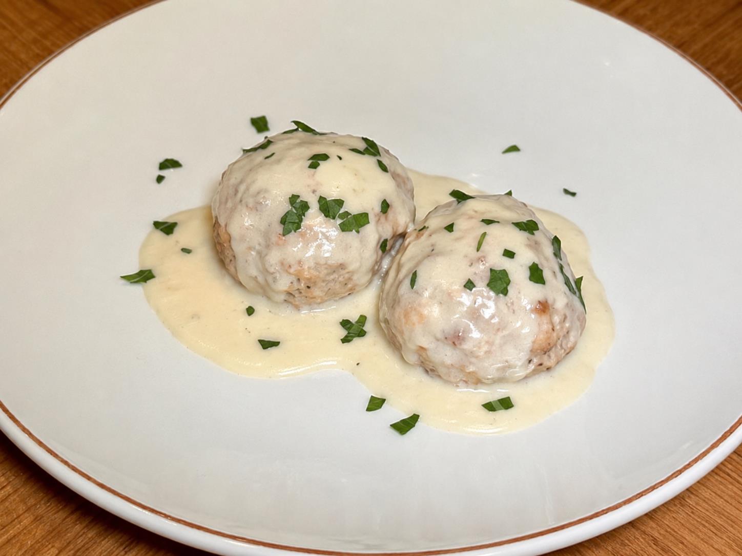 Мясные тефтели в сливочном соусе