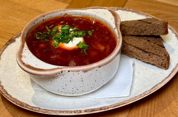 Борщ со сметано-чесночным соусом